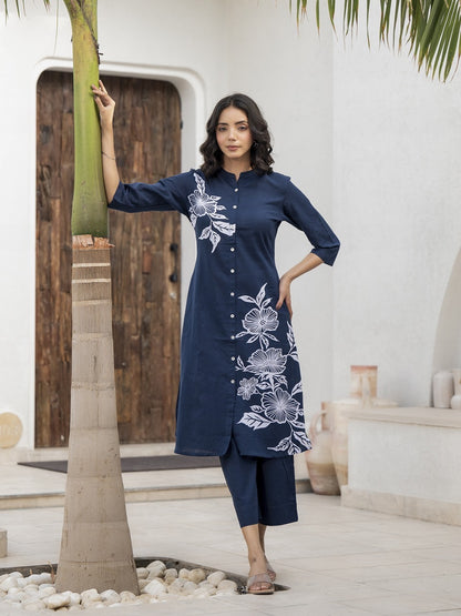 Blue & white printed Kurta with Trousers
Floral printed,